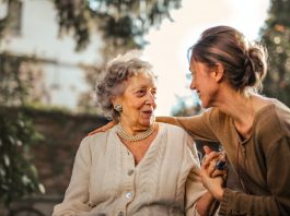 Article What Are The Options When Your Elderly Relatives Need Assistance?